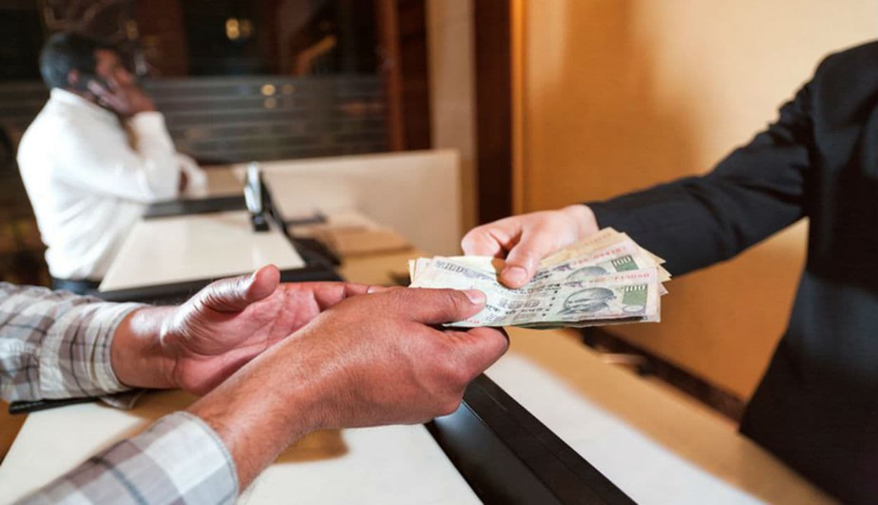Banks change rules : рд╣рд░ рдорд╣реАрдиреЗ рдирд╣реАрдВ рдХрд░ рд╕рдХреЗрдВрдЧреЗ Free рдореЗрдВ рдХреИрд╢ рдбрд┐рдкреЙрдЬрд┐рдЯ рдФрд░ рд╡рд┐рдбреНрд░реЙрд▓, рдмреИрдВрдХреЛрдВ рдиреЗ рдирд┐рдпрдореЛрдВ рдореЗрдВ рдХрд┐рдП рдмрджрд▓рд╛рд╡!