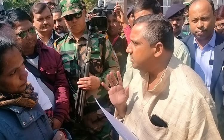 एनएचएम कर्मियों को स्वास्थ्य मंत्री बन्ना गुप्ता ने दिया भरोसा, नियमित करने की प्रक्रिया जल्द होगी शुरू