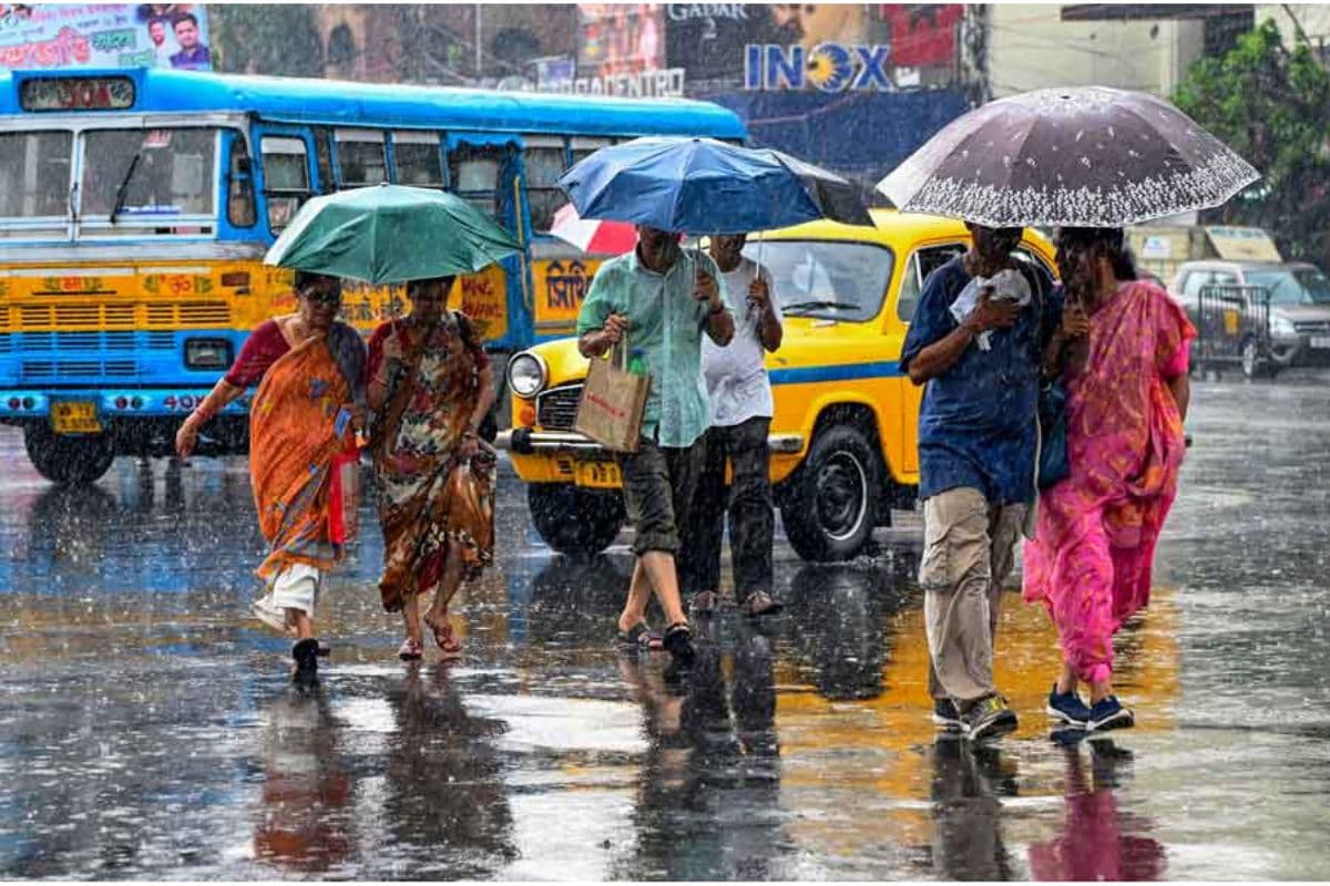 Weather Forecast : कोलकाता समेत राज्य में दिन भर हल्की बारिश की संभावना, छाये रहेंगे बादल