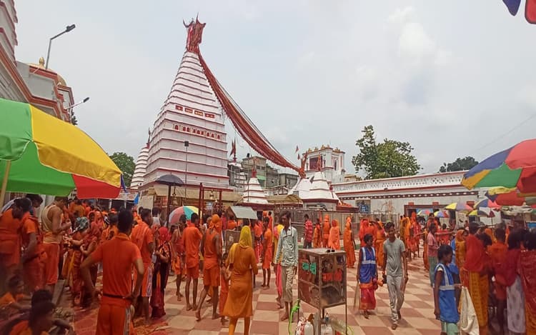 PHOTOS: एकादशी पर बोल बम के जयकारे से गुंजायमान हुई फौजदारी बाबा की नगरी, 45000 कांवरियों ने किया जलाभिषेक