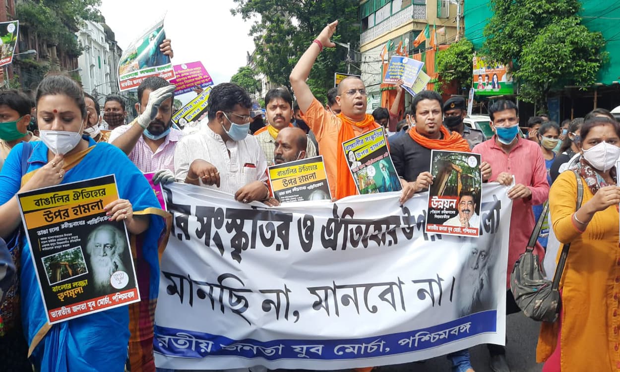 विश्वभारती यूनिवर्सिटी में तोड़फोड़ के विरोध में सड़क पर उतरा भाजयुमो, सीबीआई जांच की मांग