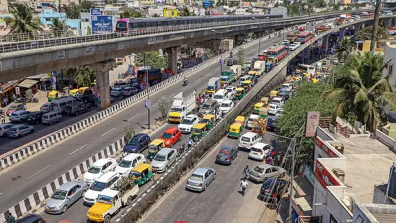 नये नामों की जगह नया शहर चाहिए