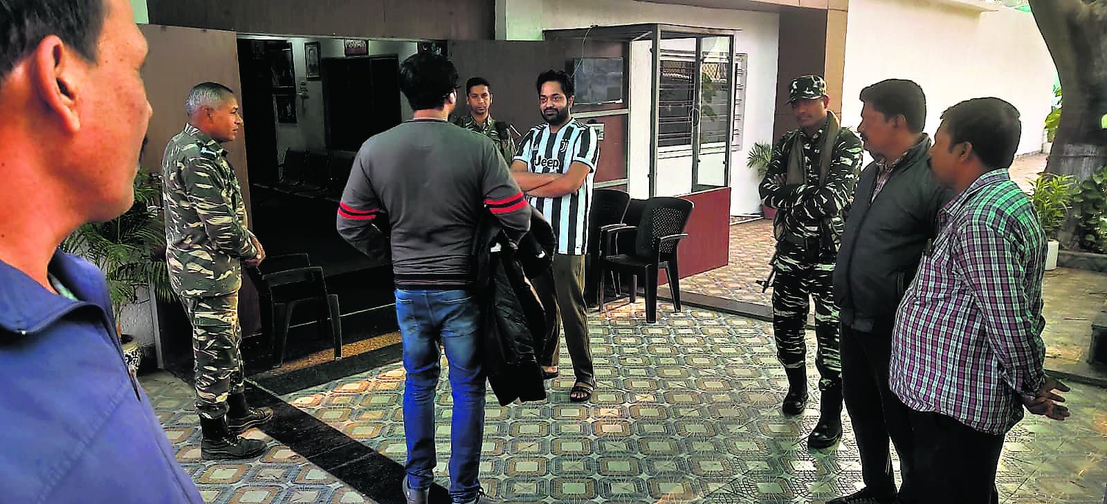 कांग्रेस विधायक के बेरमो आवास और ठिकानों पर आधी रात तक चली आईटी की कार्रवाई