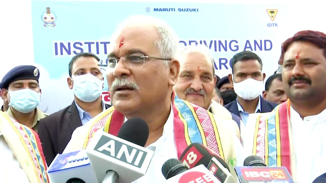 बीजेपी पर बरसे छत्तीसगढ़ के सीएम भूपेश बघेल, कहा- वे देश को बेच रहे हैं और हमसे सवाल पूछ रहे हैं