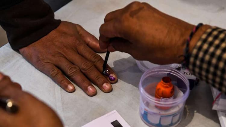 Madhupur By Election 2021 : मतगणना के लिए बनाये गये तीन हॉल में 21 टेबुल, सीसीटीवी से होगी मॉनिटरिंग, कुछ ऐसी है मतगणना केंद्रों पर तैयारी