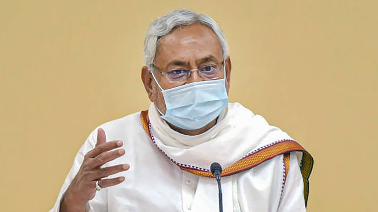 Nitish Kumar News: अखिलेश यादव के वैक्सीन से जुड़े बयान पर CM नीतीश का तंज, कहा- कुछ भी बोलकर खबर छपवाने की कोशिश