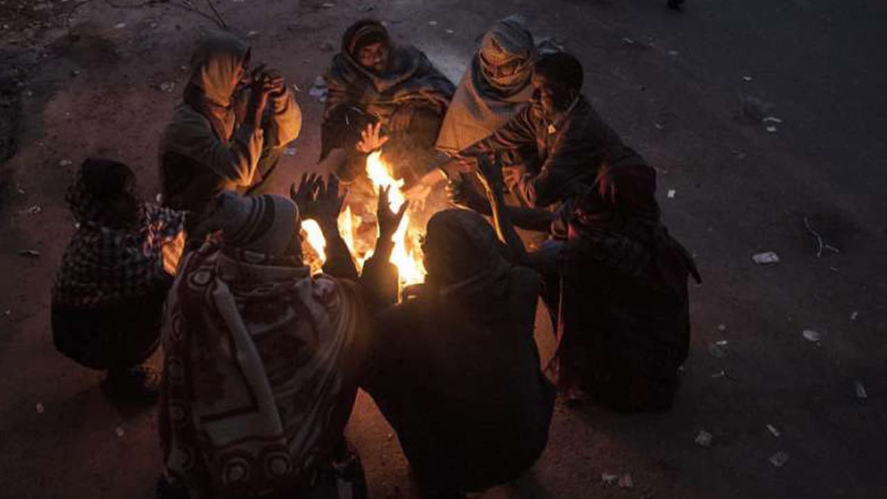 Bihar Weather Forecast : बिहार में बरसात और कोहरे के आसार, पटना के इन 33 जगहों पर जलाये जा रहे अलाव