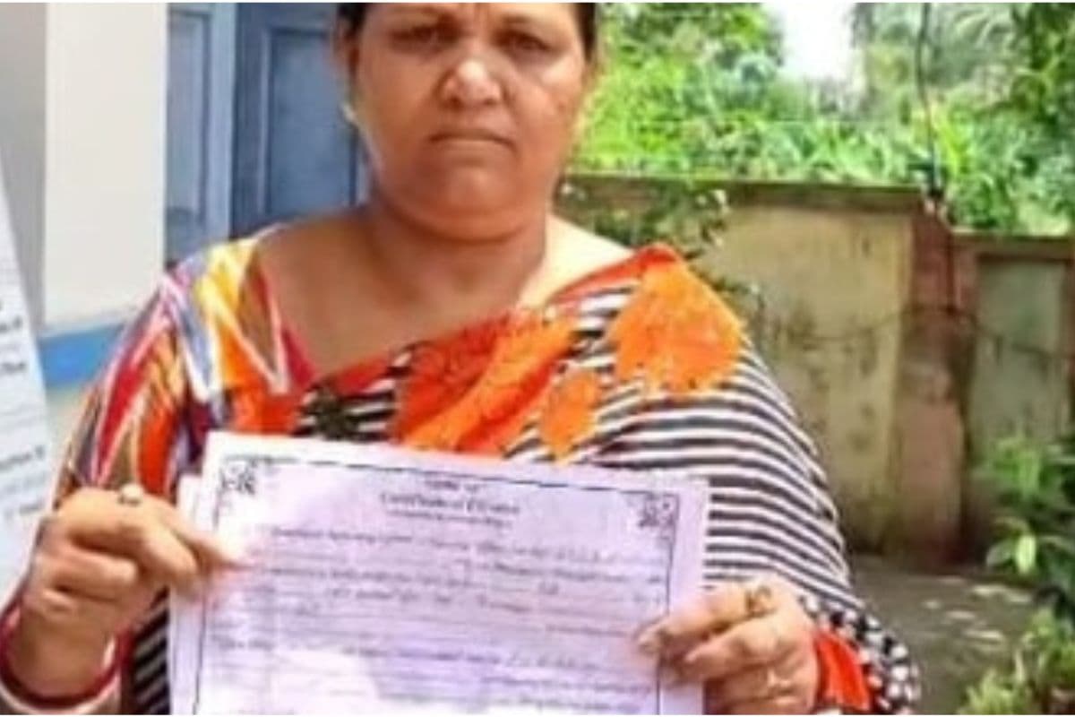 तृणमूल के हमले से नाराज नव निर्वाचित भाजपा प्रार्थी बीडीओ कार्यालय पहुंची अपना प्रमाण पत्र लौटाने