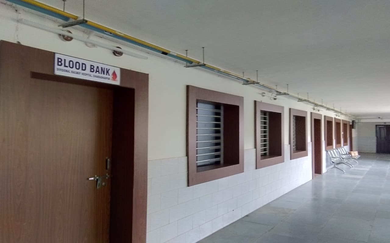 झारखंड का एक ऐसा अनुमंडल जहां ब्लड बैंक की नहीं है सुविधा, एक यूनिट के लिए 26 किमी तय करनी पड़ती है दूरी झारखंड का एक ऐसा अनुमंडल जहां ब्लड बैंक की नहीं है सुविधा, एक यूनिट के लिए 26 किमी तय करनी पड़ती है दूरी