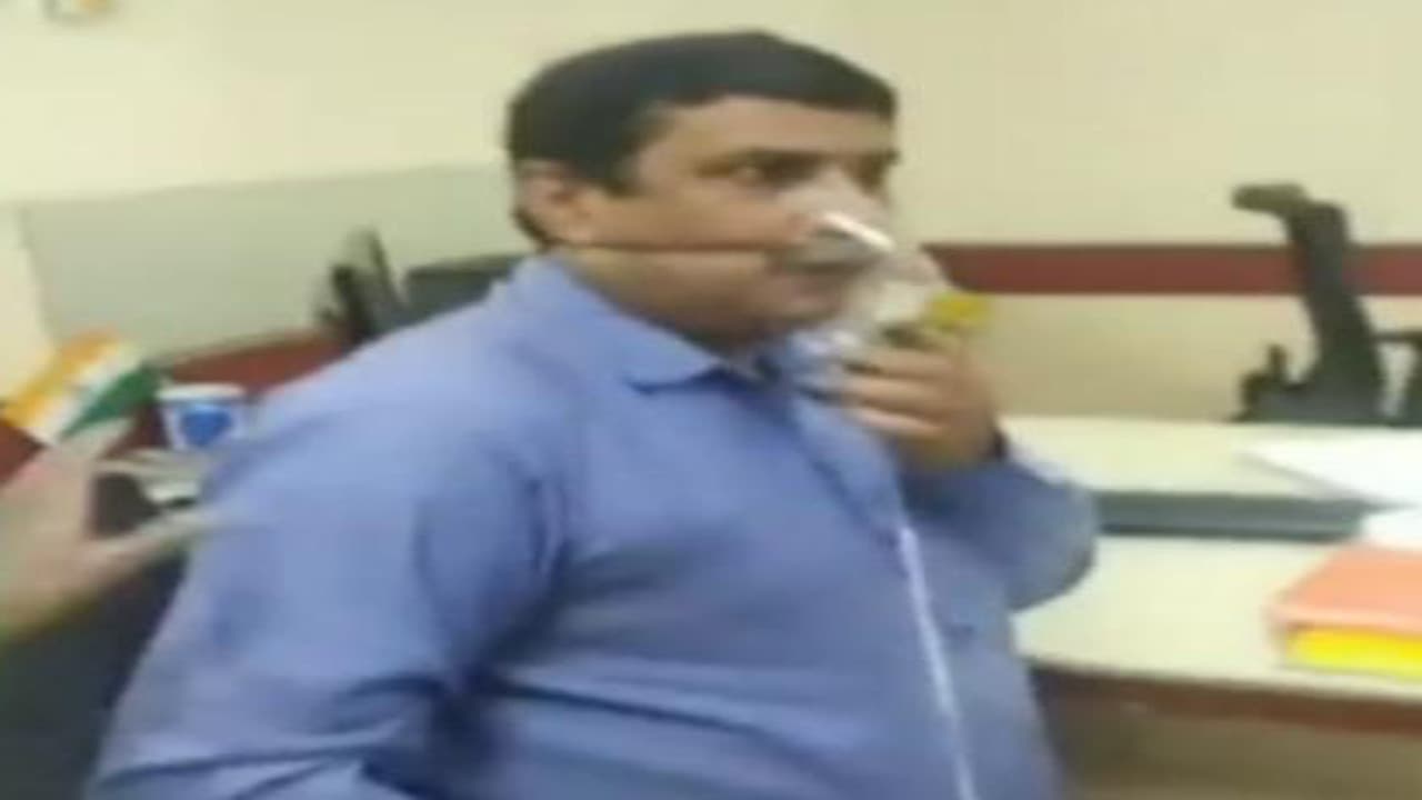 PNB बोकारो सर्किल ऑफिस में हाई वोल्टेज ड्रामा, ऑक्सीजन सिलिंडर लिए ड्यूटी करने पहुंचे कर्मी, बैंक ने कहा- जांच रोकने के लिए रचा नाटक