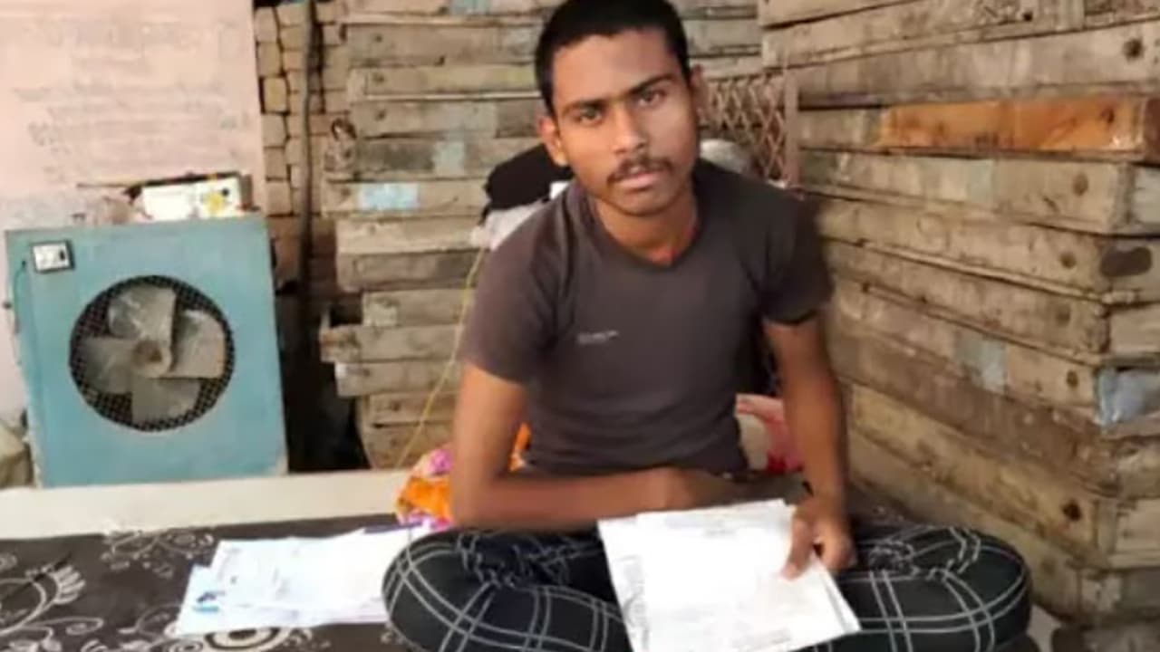 हर दिन 20 रोटी खाने वाला यह लड़का डेढ़ साल से नहीं गया शौचालय, डॉक्टर भी नहीं पकड़ पा रहे इस अजीबोगरीब बीमारी को