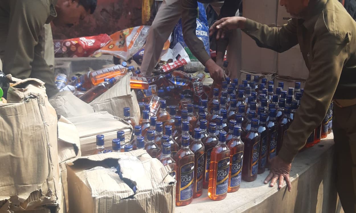 Bihar News: बांका में एक करोड़ की शराब जब्त, बंगाल से झारखंड के रास्ते आयी थी बिहार