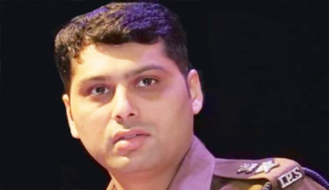 कानपुर मुठभेड़ : SSP ने तीन पुलिसकर्मियों को किया निलंबित, शहीदों के परिजनों को एक-एक दिन का वेतन देंगे सभी अधिकारी-कर्मचारी