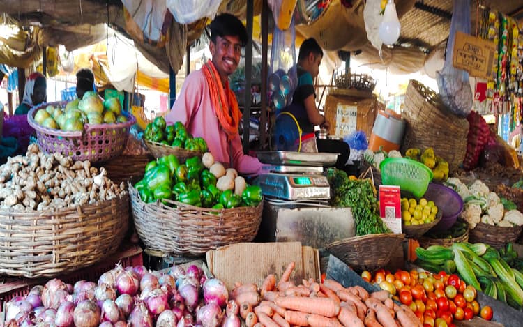 झारखंड : कोल्हान में टमाटर 160 तो हरी मिर्च 200 के पार, सातवें आसमान पर चढ़ा सब्जियों का भाव