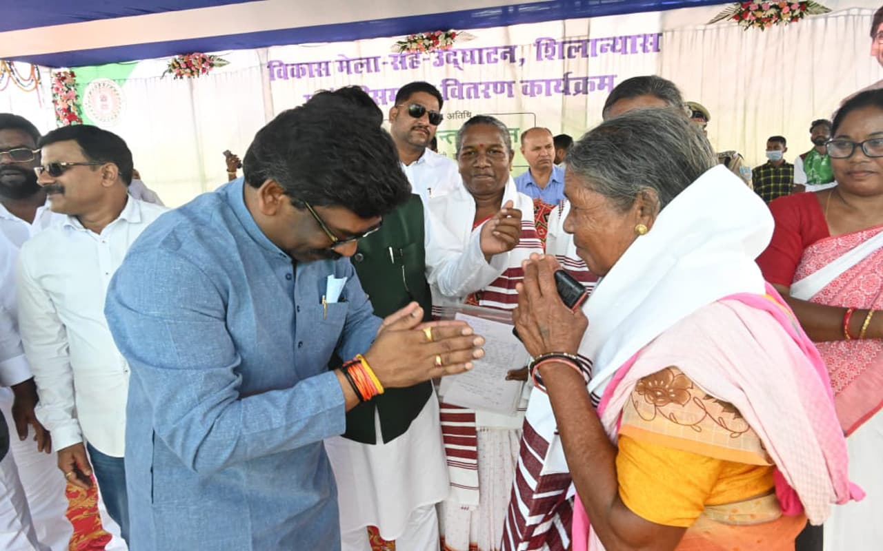 Hemant Soren Disqualified: राज्यपाल की अनुशंसा की सूचना के बाद ट्विटर पर हमलावर हुए हेमंत सोरेन Hemant Soren Disqualified: राज्यपाल की अनुशंसा की सूचना के बाद ट्विटर पर हमलावर हुए हेमंत सोरेन