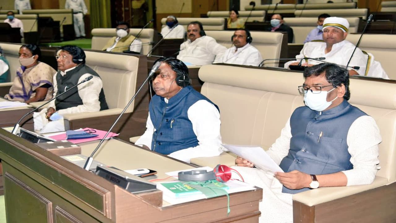 Jharkhand Budget Session 2021 : सदन में उठा केरोसिन तेल विस्फोट मामला, CM हेमंत ने दोषियों के खिलाफ कार्रवाई की कही बात Jharkhand Budget Session 2021 : सदन में उठा केरोसिन तेल विस्फोट मामला, CM हेमंत ने दोषियों के खिलाफ कार्रवाई की कही बात