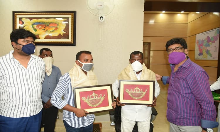 वीर शहीद सिदो कान्हू के वंशजों ने सीएम हेमंत से की मुलाकात, रामेश्वर मुर्मू की मौत की सीबीआई जांच की मांग