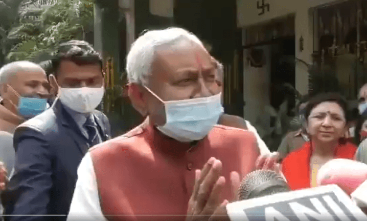 Petrol Diesel Price: पेट्रोल-डीजल के बढ़ते दाम के सवाल पर CM नीतीश कुमार बोले- पर्यावरण के लिए बिजली के वाहन उपयोगी