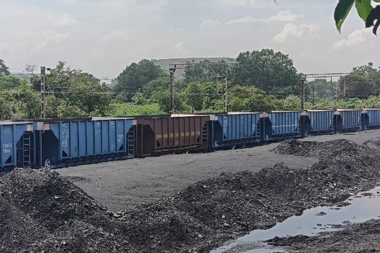 झारखंड: आंदोलन से बीसीसीएल व आउटसोर्सिंग कंपनी को करोड़ों का नुकसान, असंगठित मजदूरों के समक्ष भुखमरी के हालात