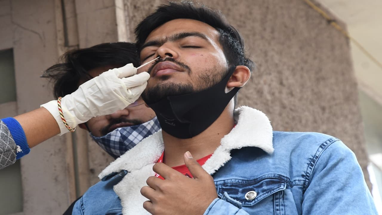 Bihar Corona News: बिहार में कोरोना के 4737 नये केस, छह वर्षीय बच्चा समेत 5 की मौत Bihar Corona News: बिहार में कोरोना के 4737 नये केस, छह वर्षीय बच्चा समेत 5 की मौत