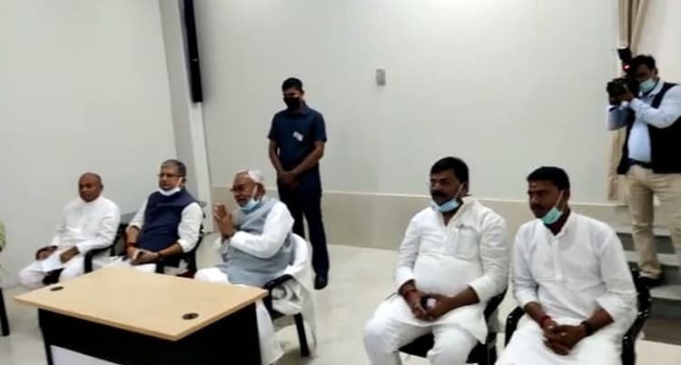 जनता जब तक चाहेगी करते रहेंगे सेवा, जदयू कार्यालय में बोले नीतीश- जनता को सब पता है