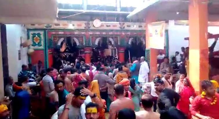 बक्सर के बाबा ब्रह्मेश्वर मन्दिर में जलाभिषेक के दौरान भगदड़, कई श्रद्धालु घायल