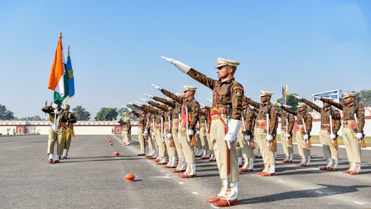 CRPF ने देसी रियासतों के विलय और आतंकियों को धूल चटाने में निभाई अहम भूमिका, राइजिंग डे पर जानें इतिहास