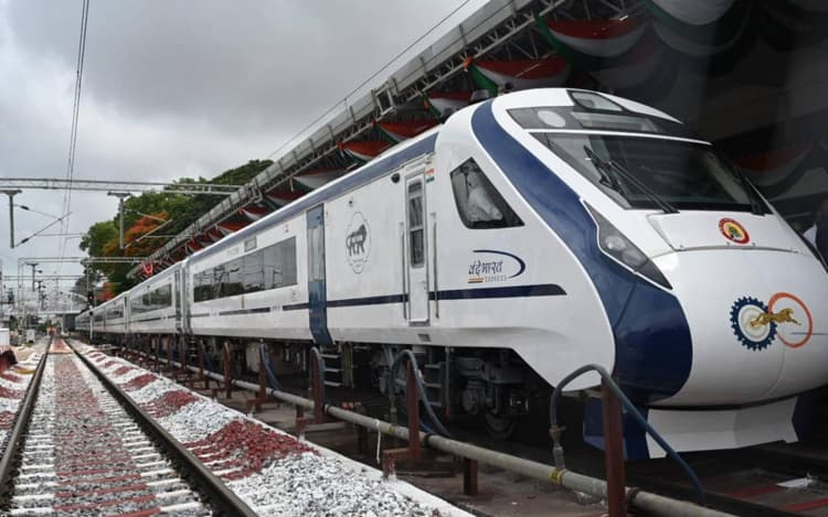Vande Bharat: अब आधे घंटे पहले पहुंचेगे मुंबई से शिरडी, वंदे भारत की गति 130 किमी प्रति घंटे तक बढ़ाई जाएगी