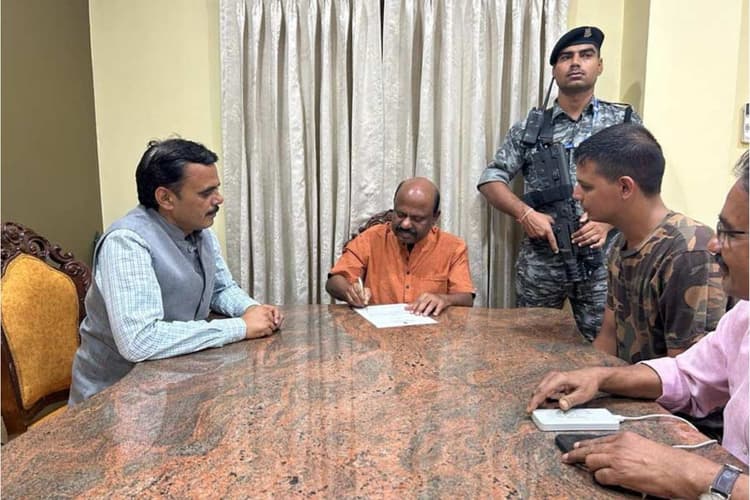 ममता बनर्जी की चेतावनी के बावजूद राज्यपाल ने आधी रात को कन्याश्री विश्वविद्यालय के नए कुलपति की नियुक्ति की