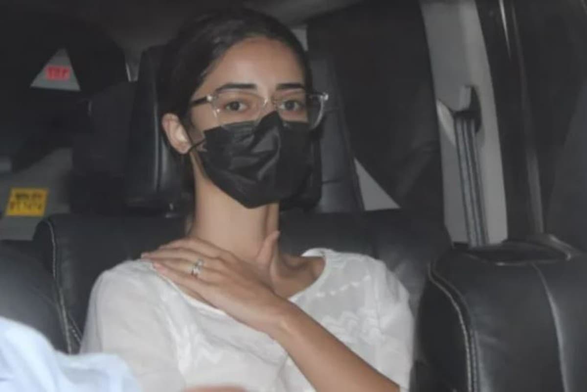 NCB पूछताछ से पहले पापा चंकी पांडे से लिपटकर रोई थीं Ananya Panday, व्हाट्सऐप चैट को लेकर किया ये खुलासा NCB पूछताछ से पहले पापा चंकी पांडे से लिपटकर रोई थीं Ananya Panday, व्हाट्सऐप चैट को लेकर किया ये खुलासा