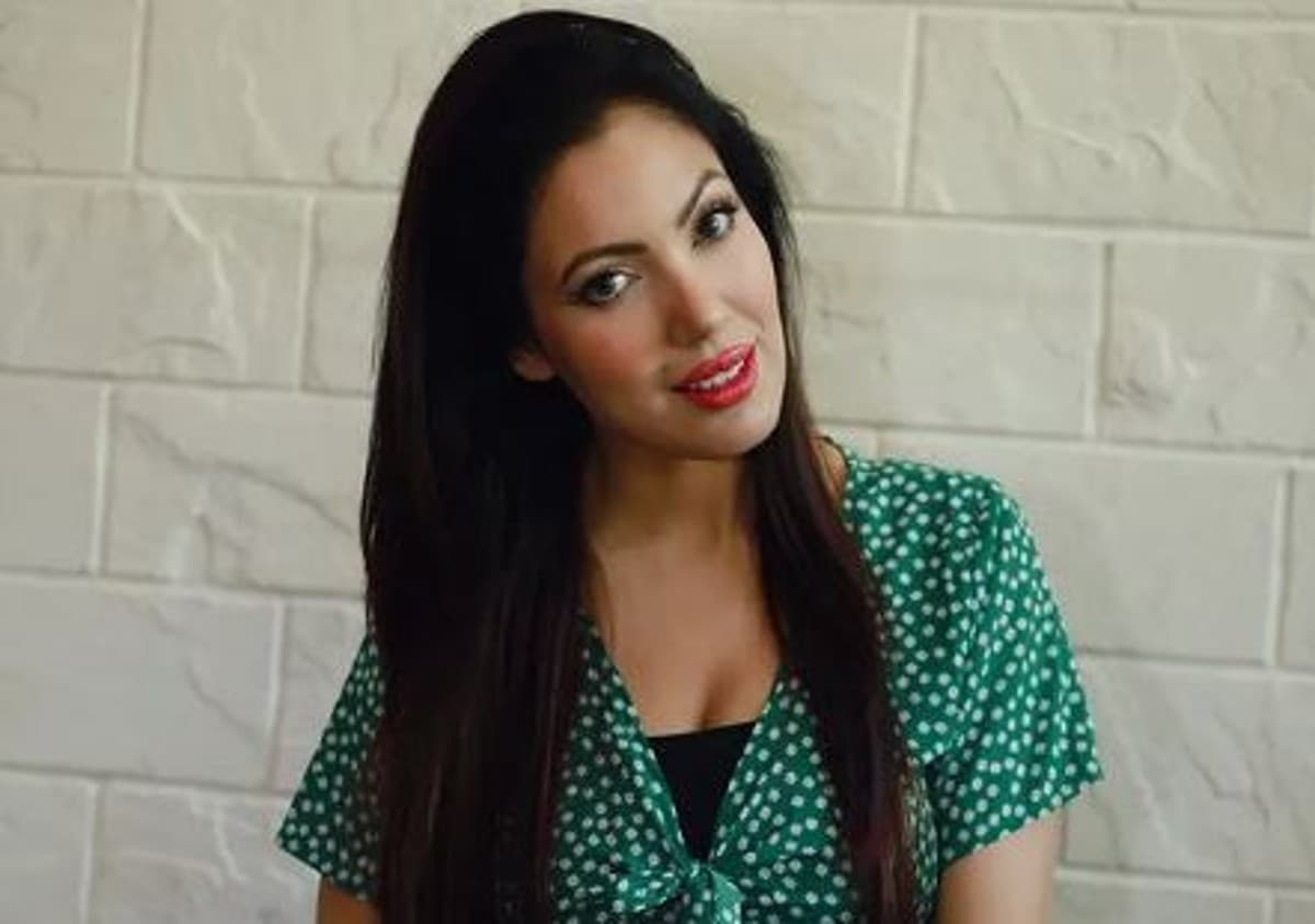 Tarak Mehta Ka Ooltah Chashmah: शाहरुख खान के साथ हॉस्पिटल में नजर आईं बबीता जी! यूजर्स बोले जेठालाल ये क्या..