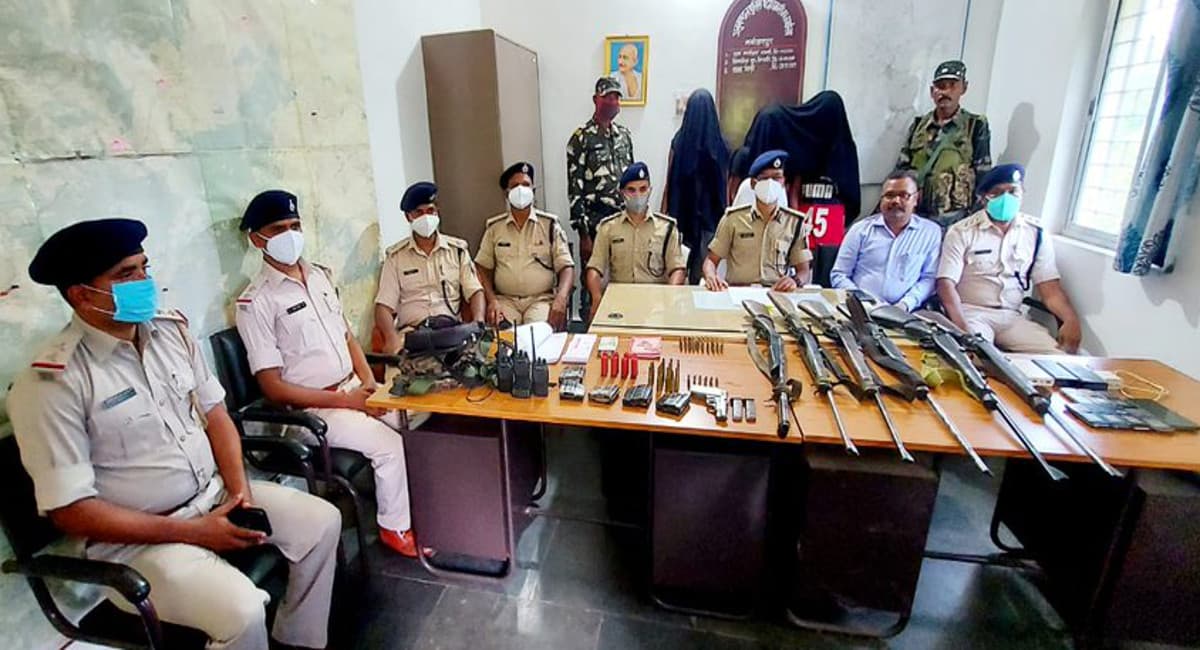 Jharkhand Naxal News : PLFI सुप्रीमो दिनेश गोप का करीबी व 2 लाख का इनामी एरिया कमांडर सहित 3 नक्सली गिरफ्तार