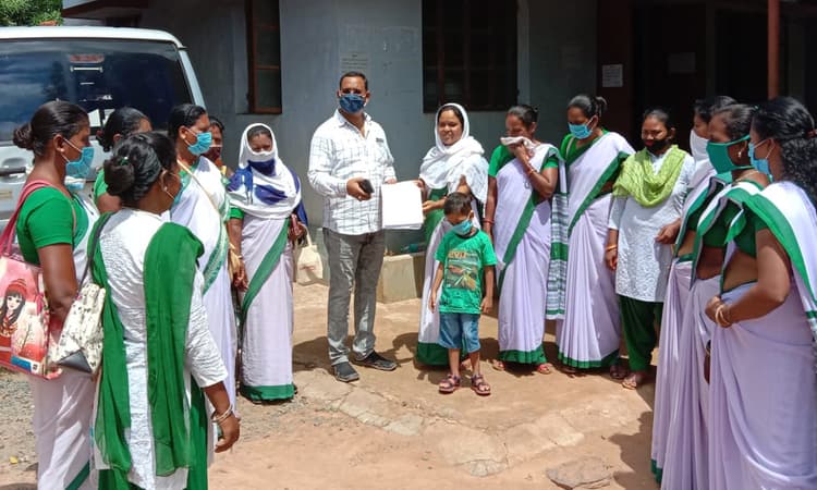 चाईबासा में सहियाओं को नहीं मिल रही प्रोत्साहन राशि, परिवार चलाना हुआ मुश्किल, विधायक से लगायी गुहार