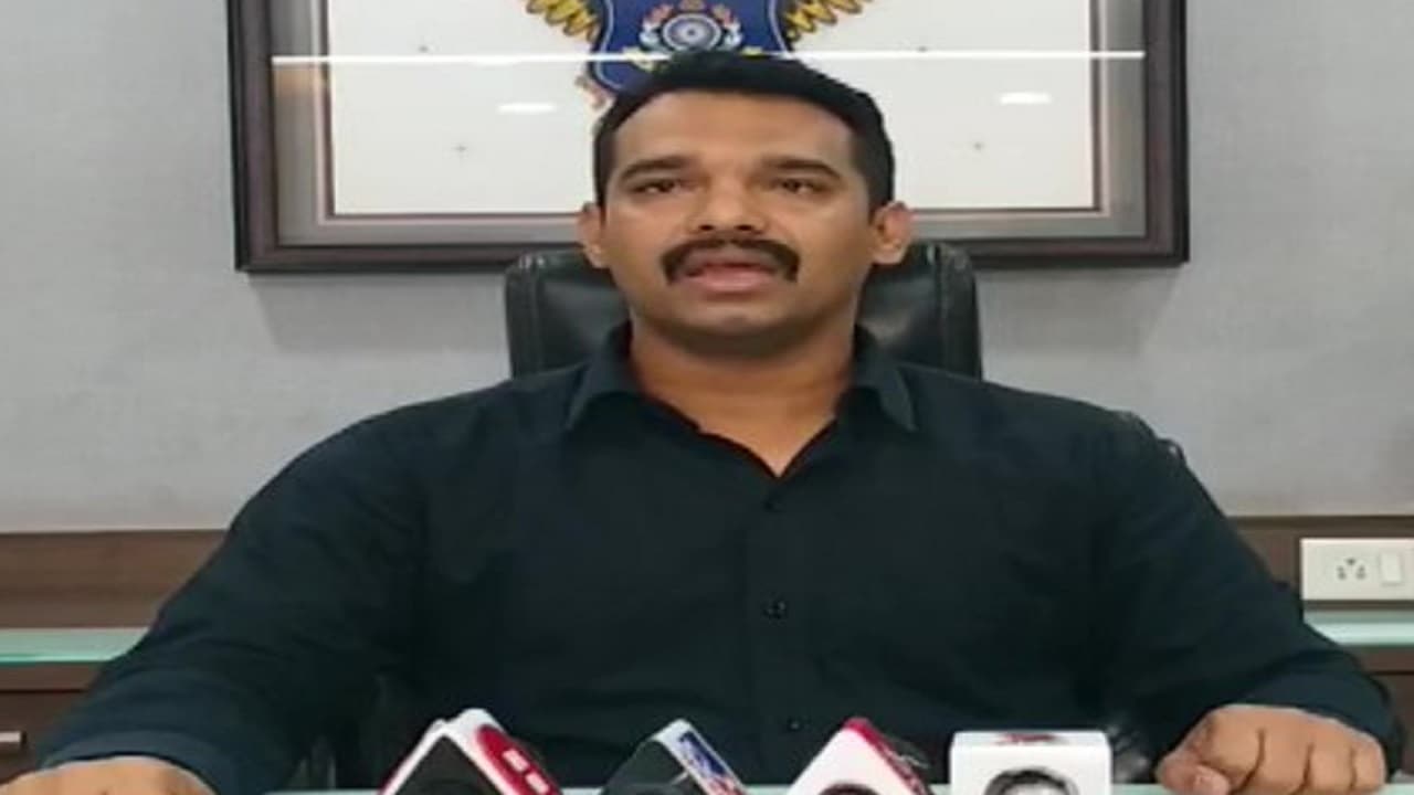 IND vs AUS टेस्ट सीरिज में खालिस्तानी धमकी का मामला, एमपी से 2 गिरफ्तार, सिम बॉक्स तकनीक का कर रहे थे इस्तेमाल IND vs AUS टेस्ट सीरिज में खालिस्तानी धमकी का मामला, एमपी से 2 गिरफ्तार, सिम बॉक्स तकनीक का कर रहे थे इस्तेमाल
