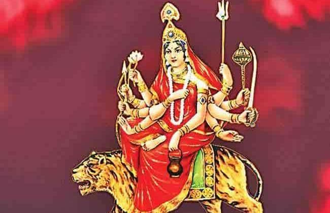Chaitra Navratri 2021 3rd Day: दस भुजाओं वाली मां चंद्रघंटा के माथे पर चंद्रमा और घंटी क्यों होती है सुशोभीत, क्या है इनका इतिहास, जानें इनका पूजा के महत्व के बारे में