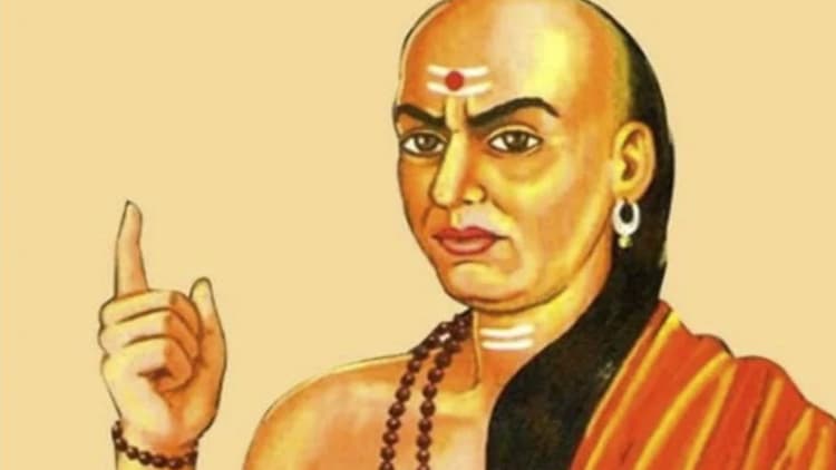 Chanakya Niti: अच्छे नेता बनने के लिए फॉलो करें चाणक्य नीति, हमेशा रखें इन बातों का ध्यान