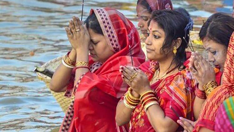 Sun Bath Benefits, Chhath Puja 2020: सूर्य स्नान इम्युन सिस्टम से लेकर त्वचा रोग, कैंसर समेत कई घातक बीमारियों में लाभदायक