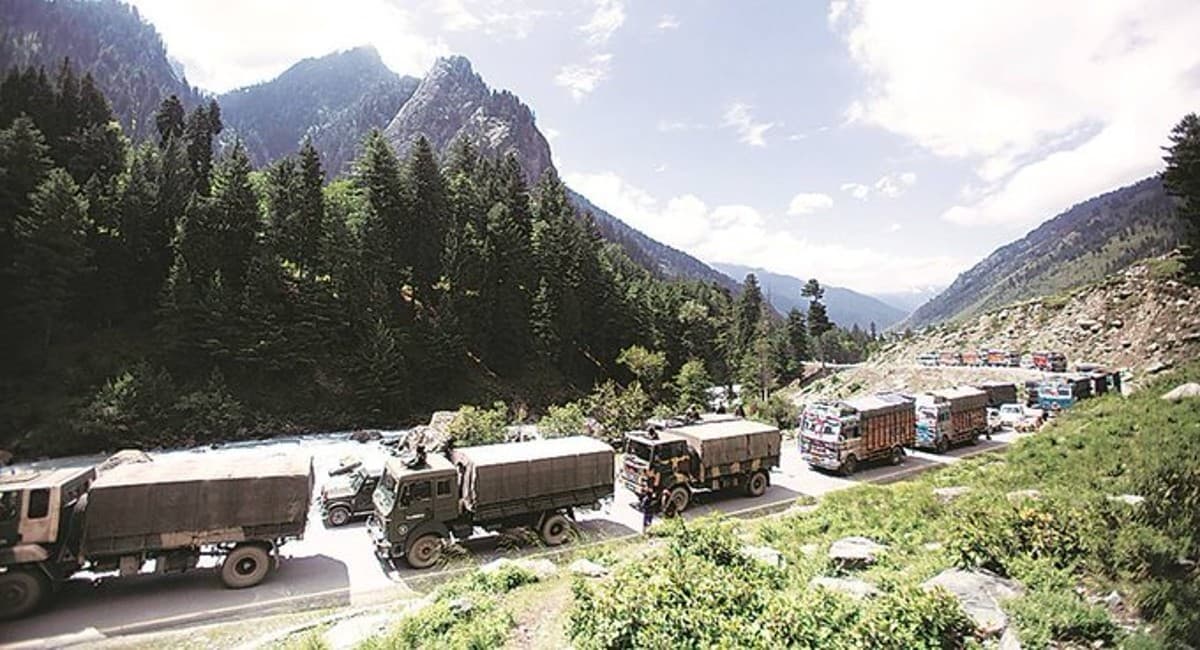 चीन का पैंतरा : लद्दाख के ऊंचाई वाले क्षेत्र में रात के दौरान चोरी-छिपे कर रहा युद्धाभ्यास, रिपोर्ट में खुलासा