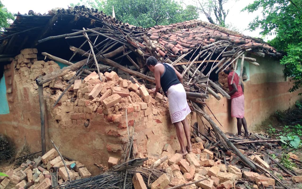 झारखंड : कोल्हान में हाथियों ने उड़ायी रातों की नींद, दहशत में लोग