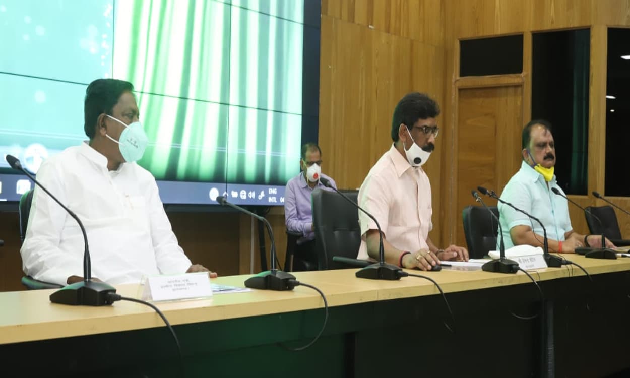 Lockdown : Cm हेमंत सोरेन ने की तीन योजनाओं की शुरुआत, 36 करोड़ मानव दिवस सृजन कर 20 हजार करोड़ रुपये लाखों श्रमिकों पारिश्रमिक देने का लक्ष्य