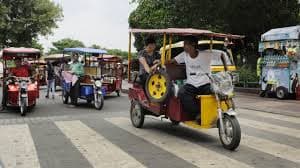 देवघर में मोटर व्हीकल एक्ट का उल्लंघन, 4500 से ज्यादा ई-रिक्शा चल रही बिना रजिस्ट्रेशन, हो रही ये परेशानी