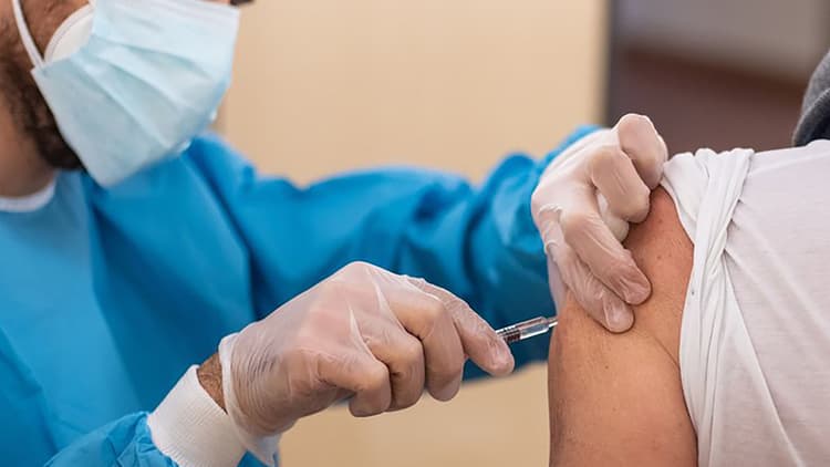 किस्को व पेशरार के वैक्सीनेशन सेंटरो में 289 लोगों को दिया गया कोरोना का टीका