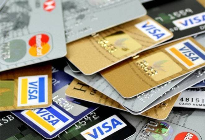 Credit Card: आप भी करते हैं क्रेडिट कार्ड का इस्तेमाल, आरबीआई के इन बातों का रखें ध्यान नहीं होंगे परेशान