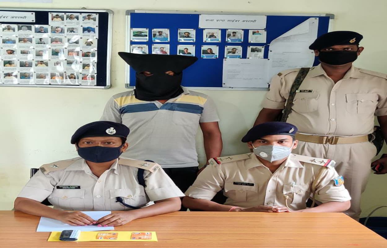 आईपीएस अधिकारी नहीं आयी झांसे में, तो देवघर के साइबर क्रिमिनल्स ने दी भद्दी- भद्दी गालियां