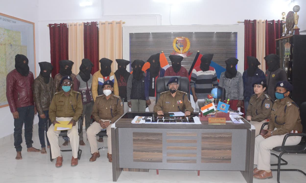 Cyber Crime News : देवघर और दुमका से 13 साइबर क्रिमिनल गिरफ्तार, KYC अपडेट के नाम पर लोगों से ठगी