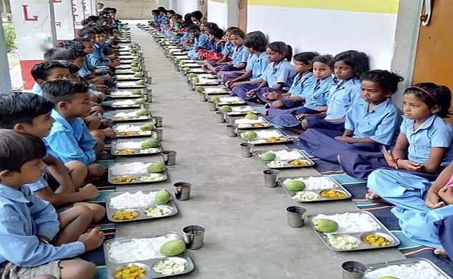 झारखंड की 79 हजार से अधिक रसोइयों के बीच Cooking Competition, स्कूली बच्चों को मिलेगा स्वादिष्ट भोजन झारखंड की 79 हजार से अधिक रसोइयों के बीच Cooking Competition, स्कूली बच्चों को मिलेगा स्वादिष्ट भोजन
