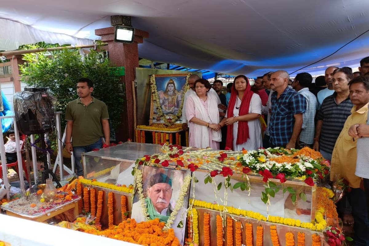 शिव चर्चा के संस्थापक हरिंद्रानंद जी के अंतिम दर्शन को रांची में उमड़ा भक्तों का सैलाब, दी श्रद्धांजलि