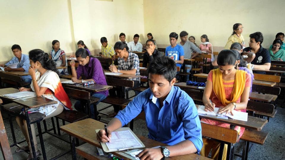 Bihar: मैट्रिक परीक्षा को लेकर 6 जनवरी को होगी समीक्षा, स्कूल कैंपस में शिफ्ट होंगे 2419 आंगनबाड़ी केंद्र