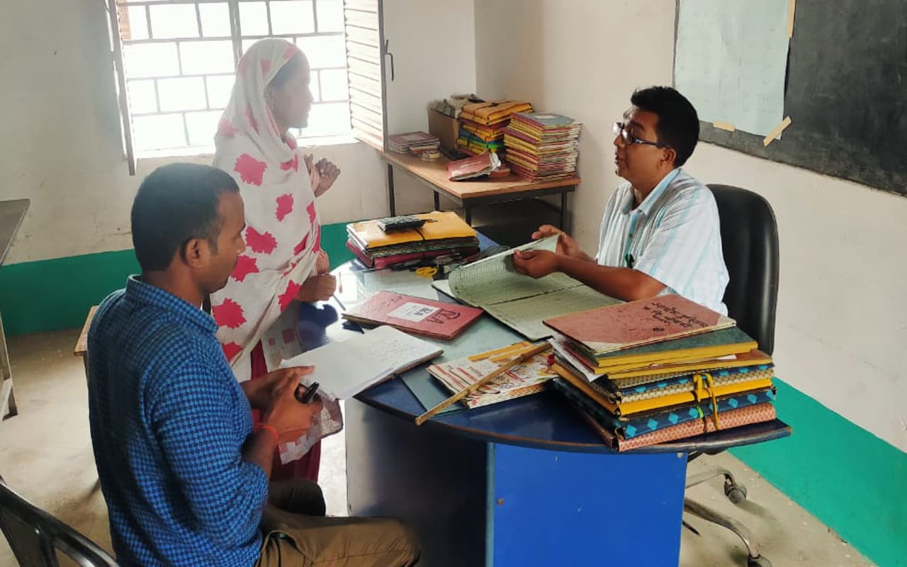 झारखंड : पाकुड़ में सरकारी स्कूलों का निरीक्षण, स्कूल से गायब पाये 57 टीचर्स का रूका वेतन, 3 सस्पेंड झारखंड : पाकुड़ में सरकारी स्कूलों का निरीक्षण, स्कूल से गायब पाये 57 टीचर्स का रूका वेतन, 3 सस्पेंड