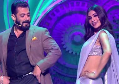 'ओ ऐथे आ...' गाने पर सलमान खान संग जमकर नाची मौनी रॉय, बार-बार देखा जा रहा VIDEO, आपने देखा क्या?